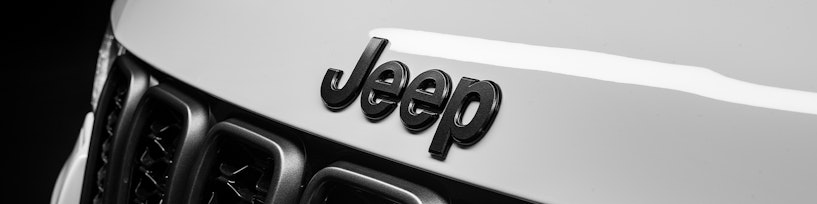 Primo piano della Jeep anteriore